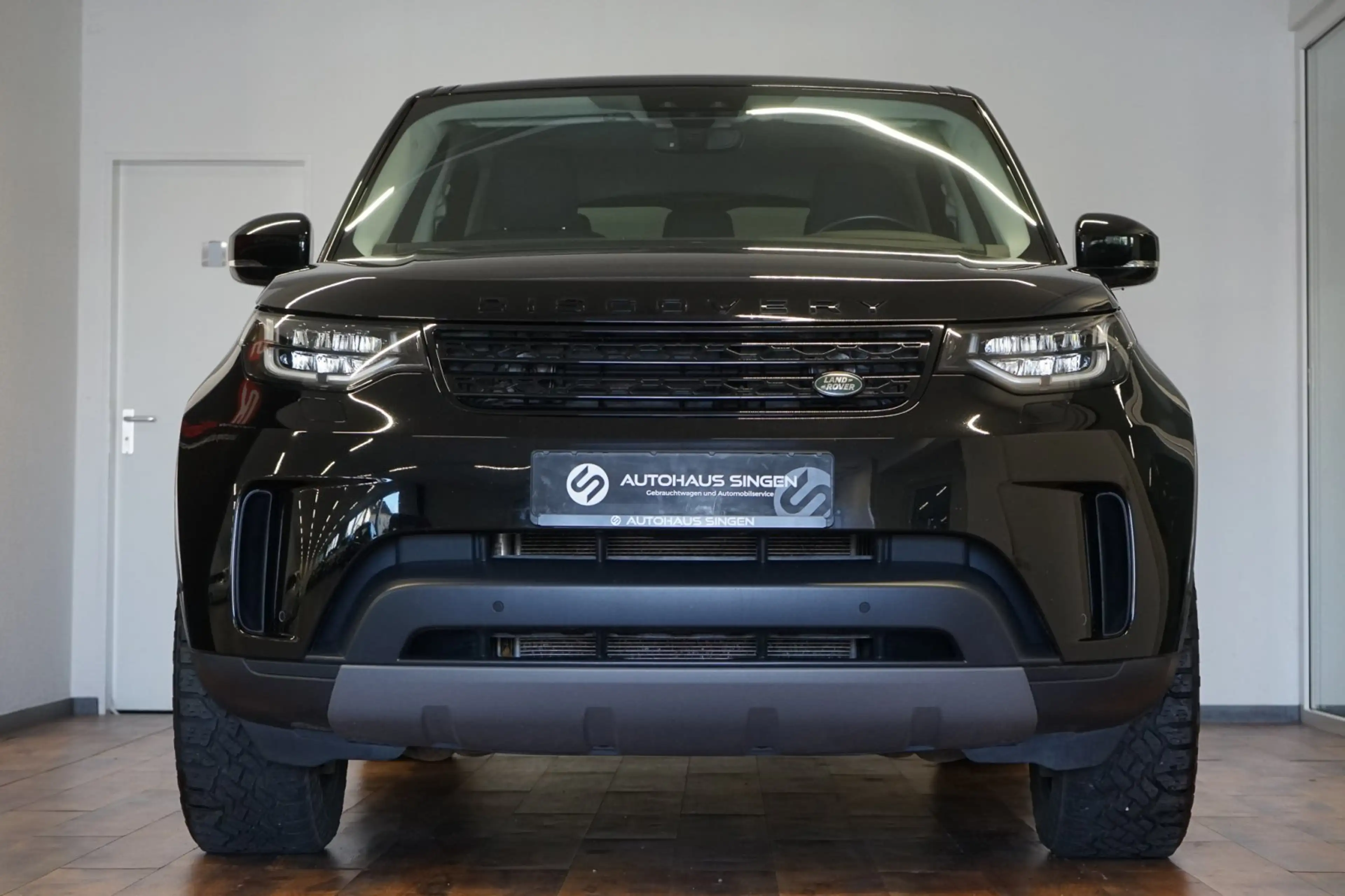 Land Rover Discovery 5 SD4 SE|BLACK|LED|NAVI|ACC — photo 4