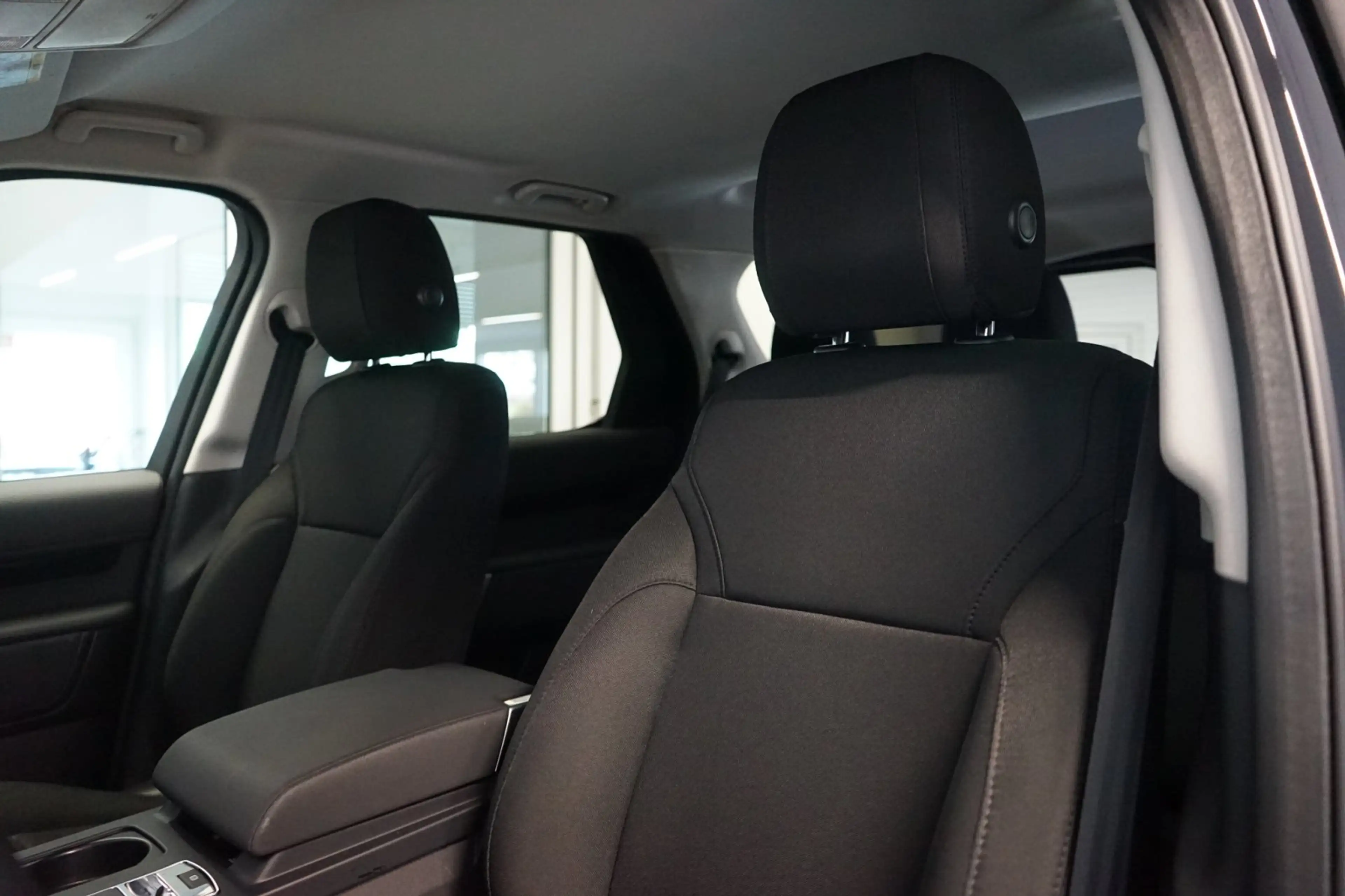 Land Rover Discovery 5 SD4 SE|BLACK|LED|NAVI|ACC — photo 8