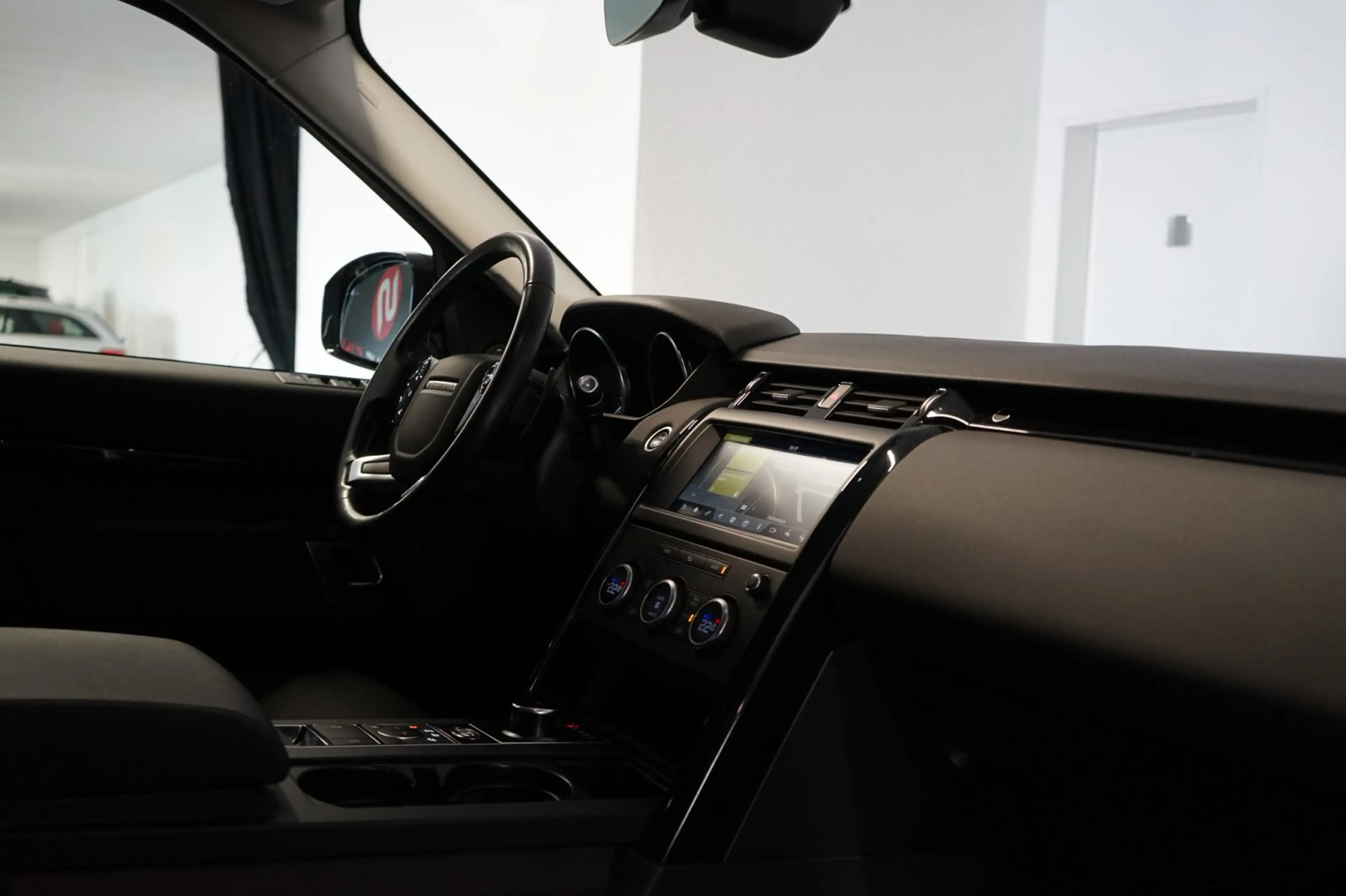 Land Rover Discovery 5 SD4 SE|BLACK|LED|NAVI|ACC — photo 12