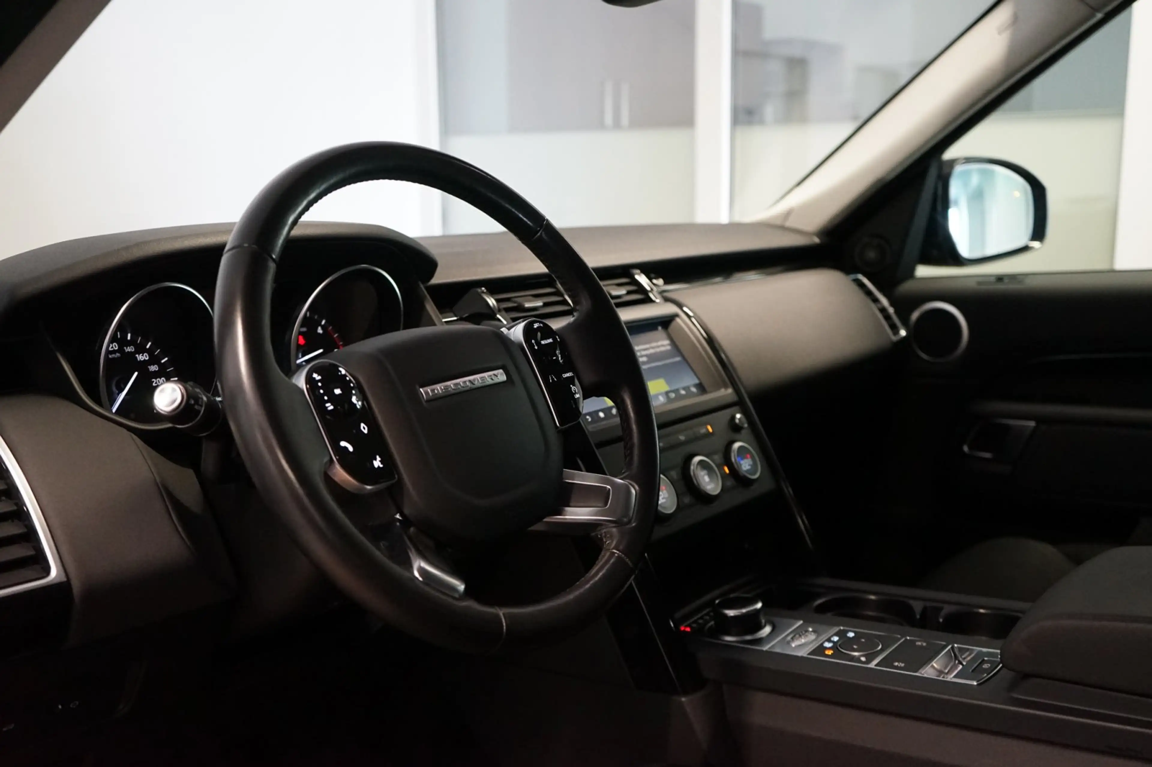Land Rover Discovery 5 SD4 SE|BLACK|LED|NAVI|ACC — photo 7