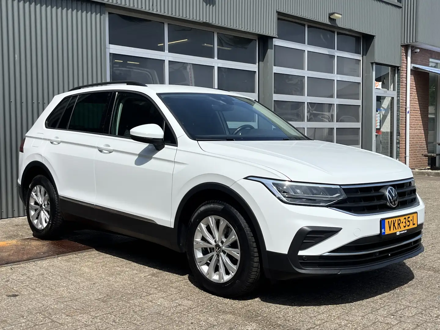 Volkswagen Tiguan 2.0 TDI 150pk DSG Grijskenteken Euro 6 Airco Cruis Wit - 1