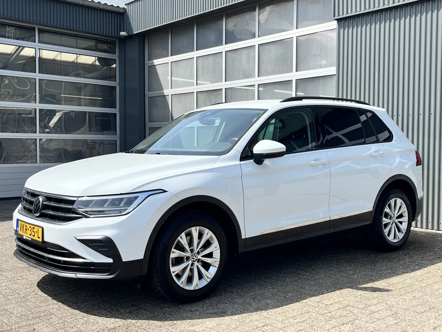 Volkswagen Tiguan 2.0 TDI 150pk DSG Grijskenteken Euro 6 Airco Cruis Wit - 2
