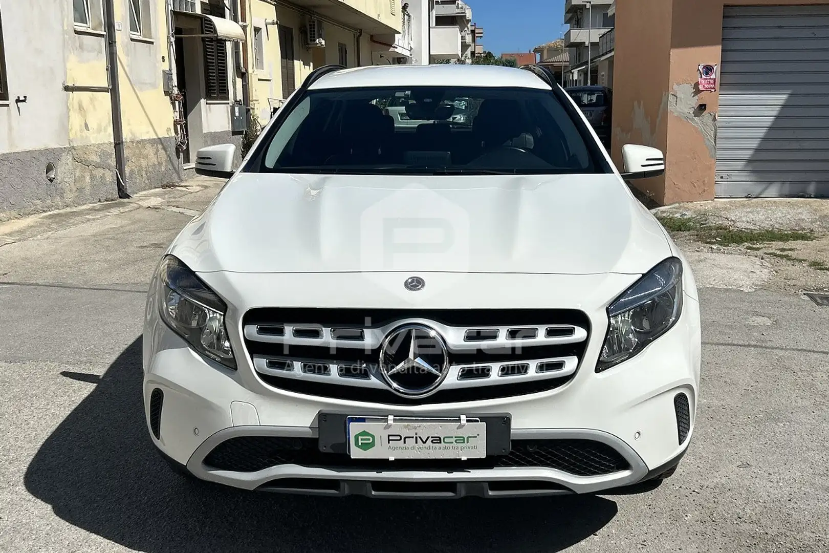 Mercedes-Benz GLA 180 GLA 180 d Automatic Business Bianco - 2