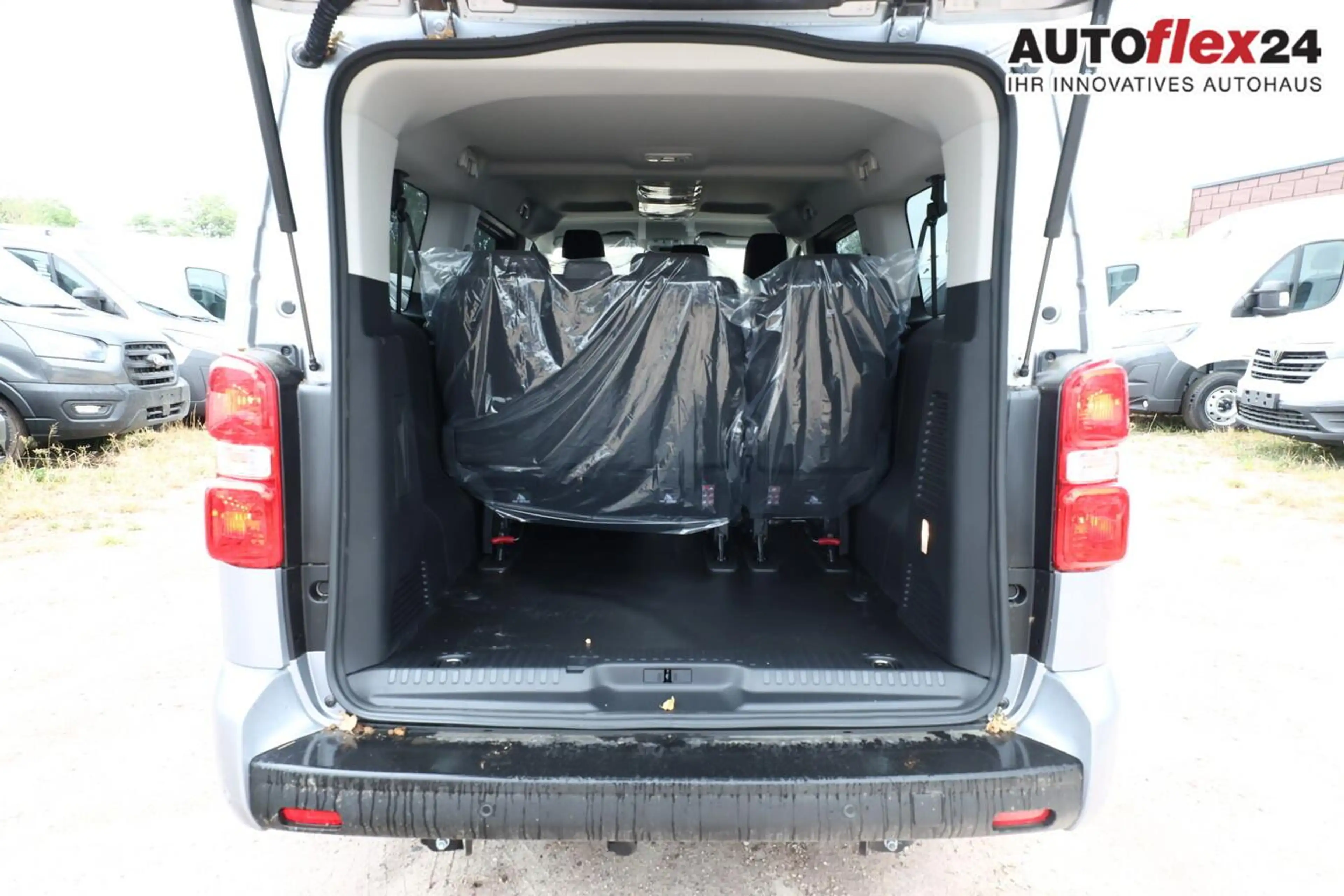 Peugeot Traveller Active L3 9S KlimaP AHK SHZ CarP LED 132 kW (17... — photo 10