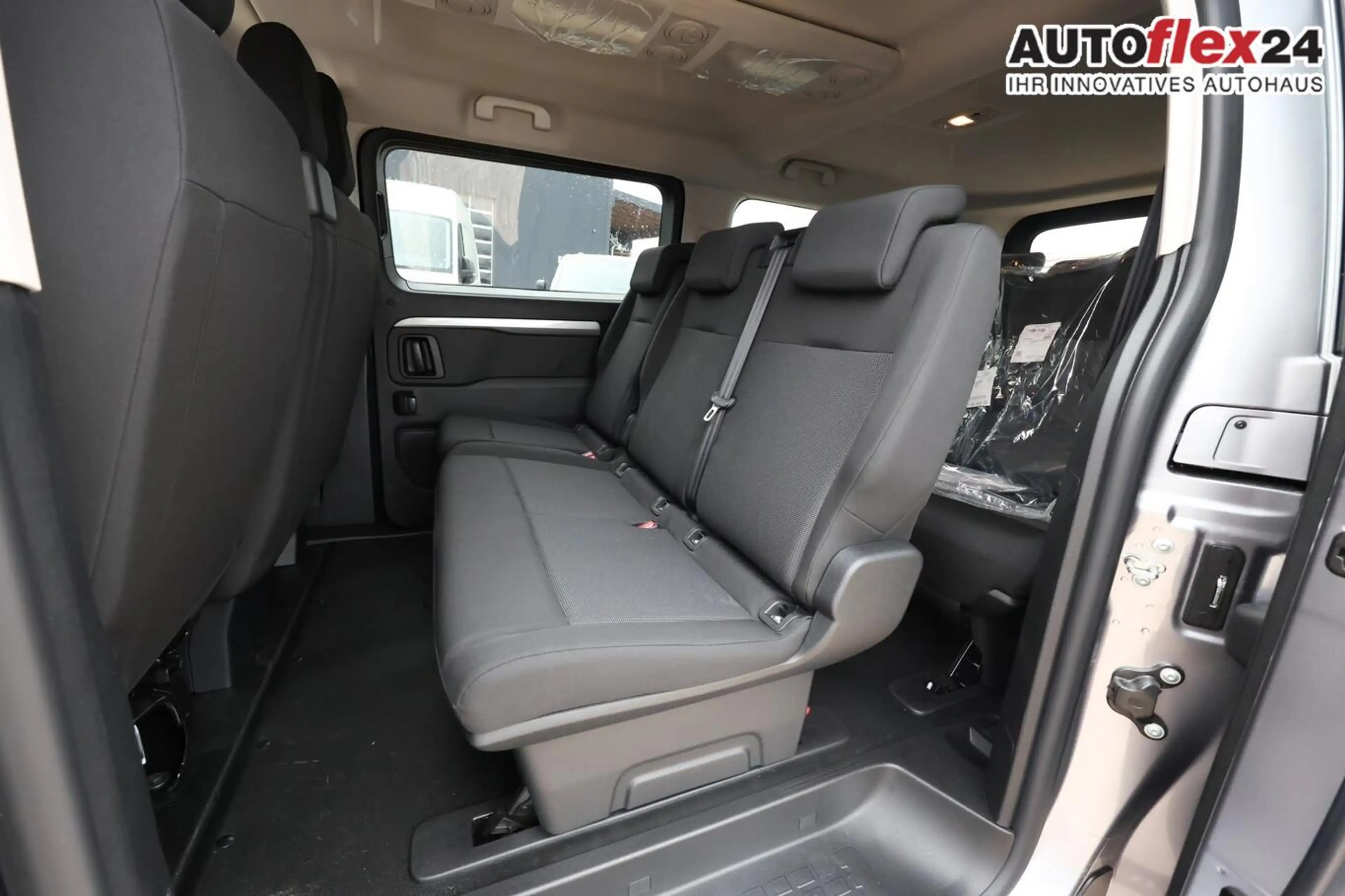 Peugeot Traveller Active L3 9S KlimaP AHK SHZ CarP LED 132 kW (17... — photo 9