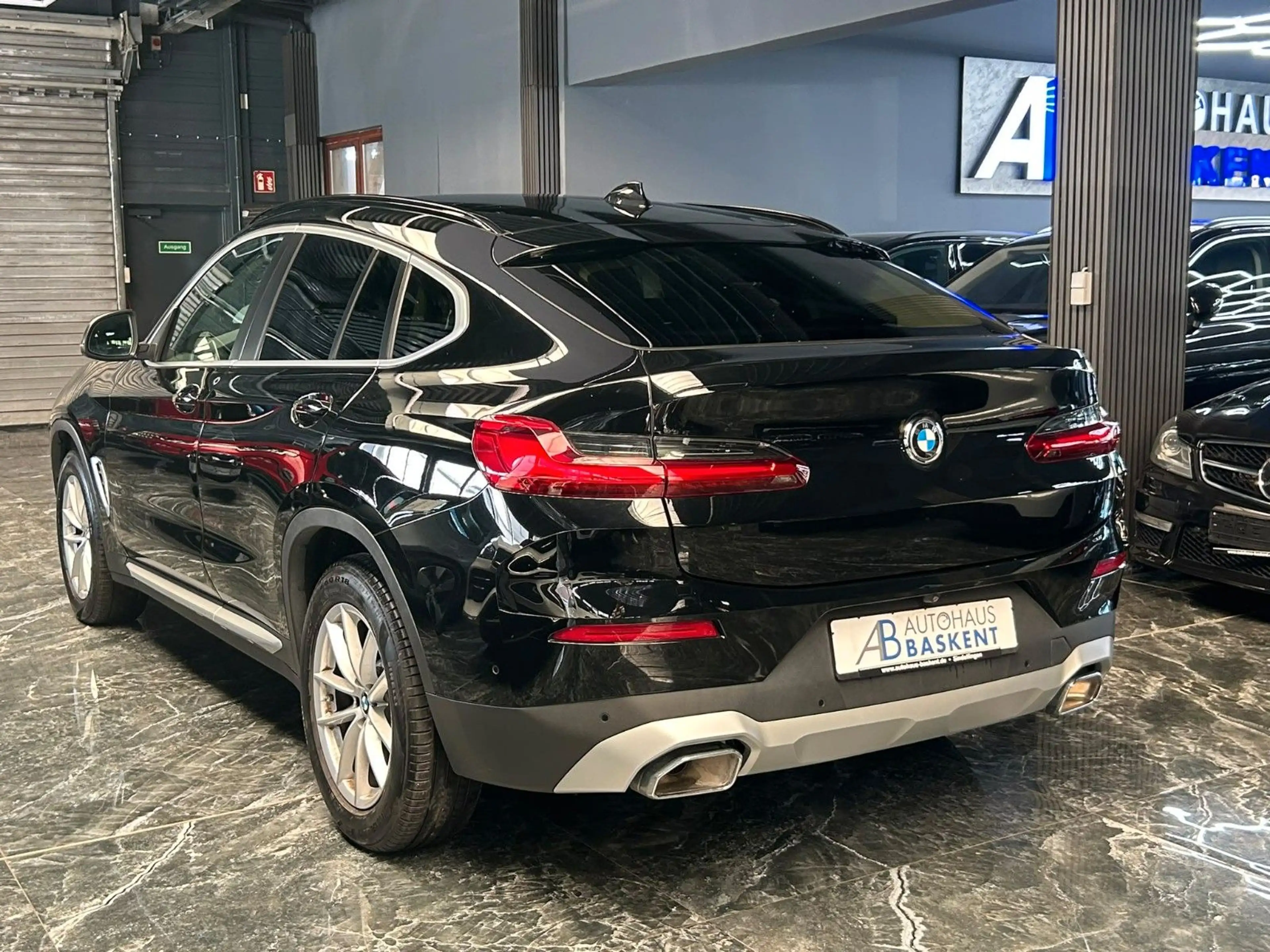 BMW X4 xDrive 20 d SPORT*KAMERA*LEDER*SHZ*LED*AHK — photo 4