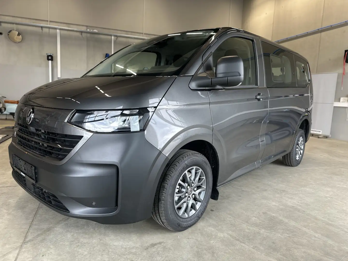 Volkswagen T7 Caravelle 2.0TDI DSG Kamera Alu SHZ 5J.Garantie Grey - 1