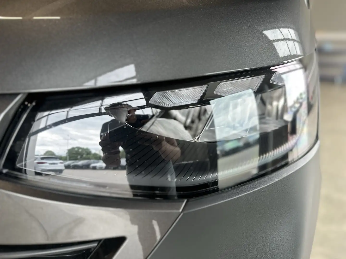 Volkswagen T7 Caravelle 2.0TDI DSG Kamera Alu SHZ 5J.Garantie Grey - 2