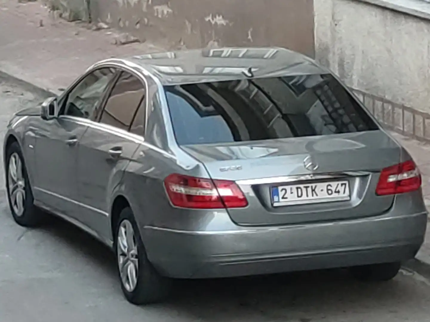 Mercedes-Benz E 220 CDI Automatik Avantgarde  Xenon + Cuir + Gps Grijs - 1