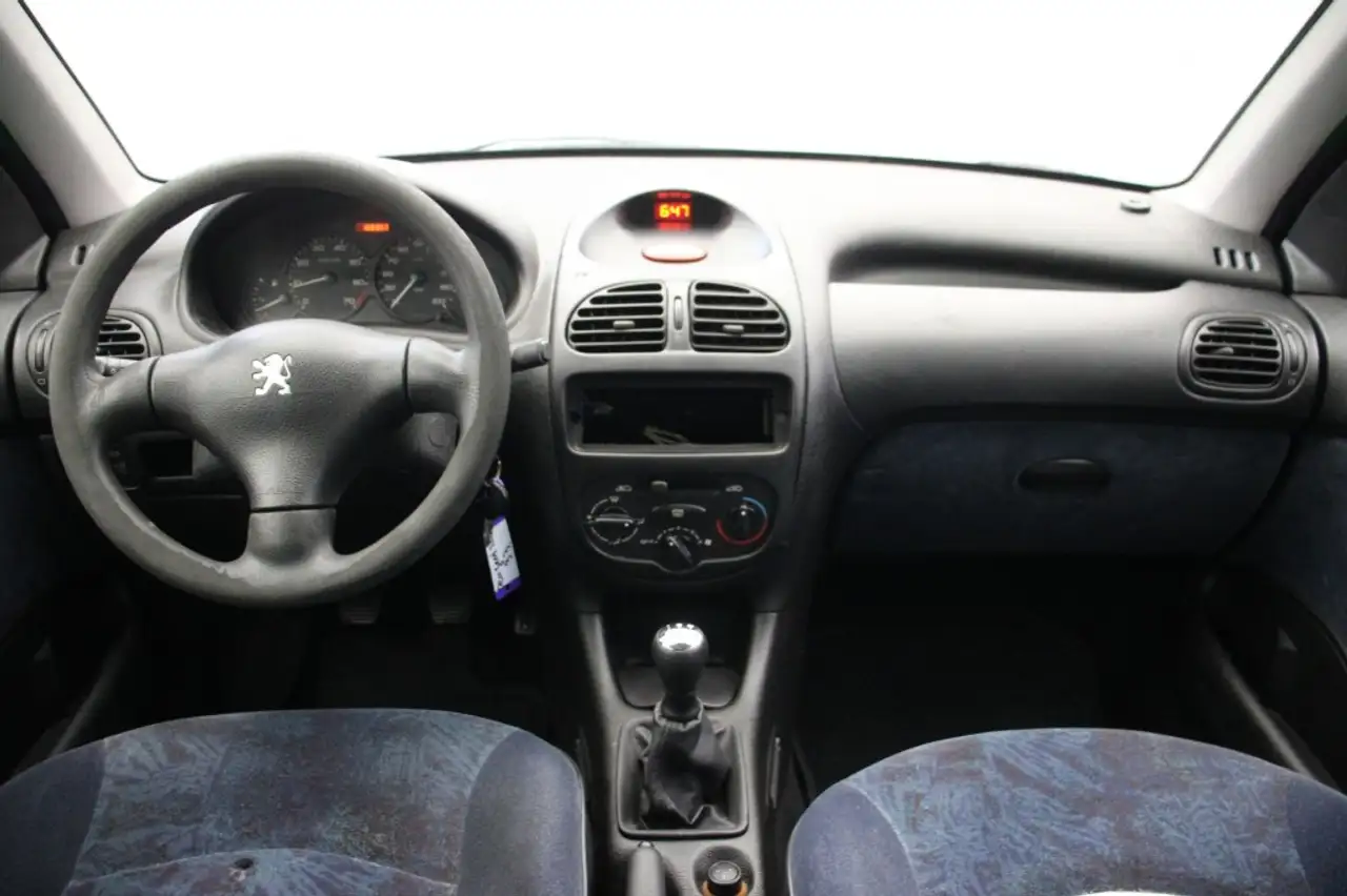 Peugeot 206 1.4 XT 5 deurs - Nieuwe APK! - Lichtmetalen Velgen, foto 2