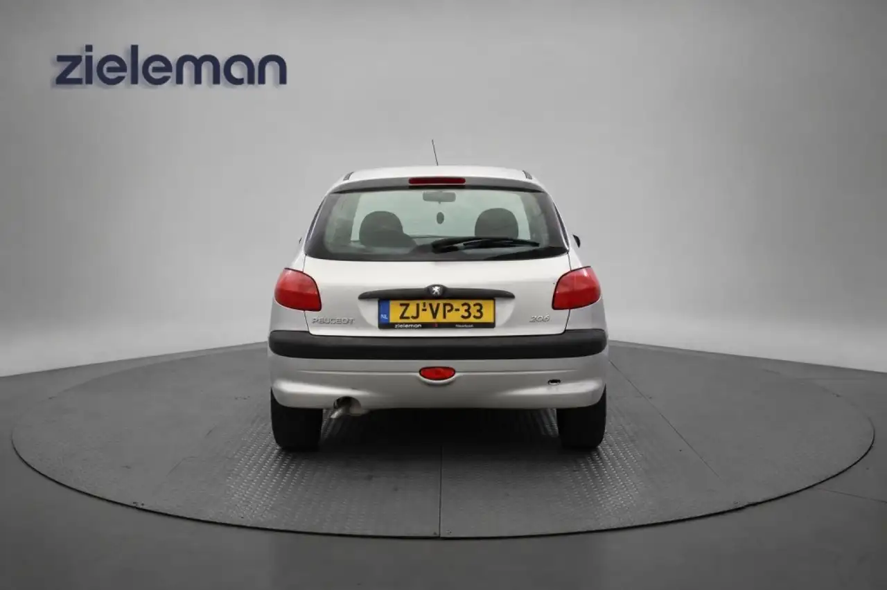 Peugeot 206 1.4 XT 5 deurs - Nieuwe APK! - Lichtmetalen Velgen, foto 12