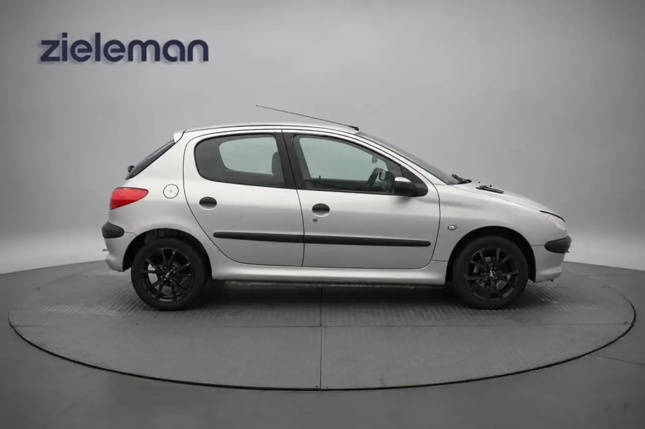 Peugeot 206 1.4 XT 5 deurs - Nieuwe APK! - Lichtmetalen Velgen, foto 10