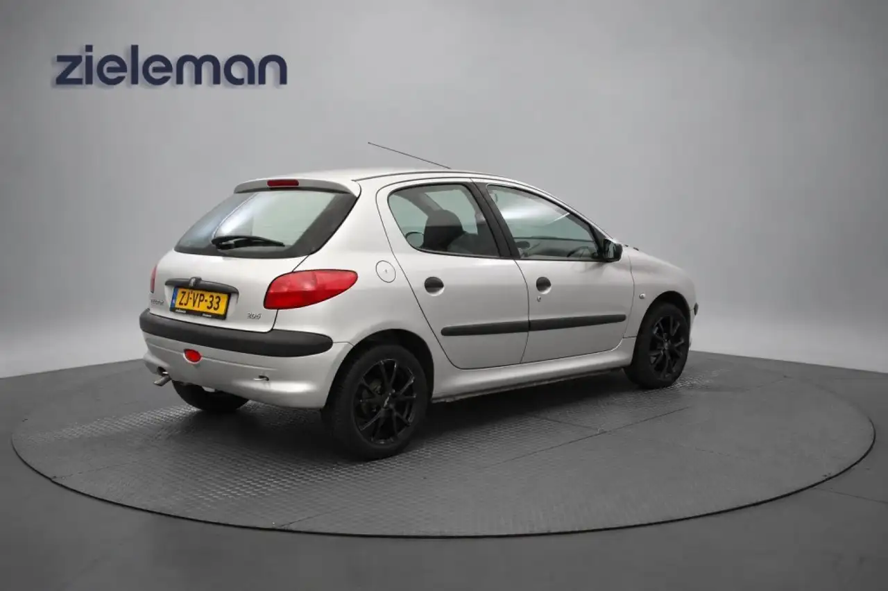 Peugeot 206 1.4 XT 5 deurs - Nieuwe APK! - Lichtmetalen Velgen, foto 11