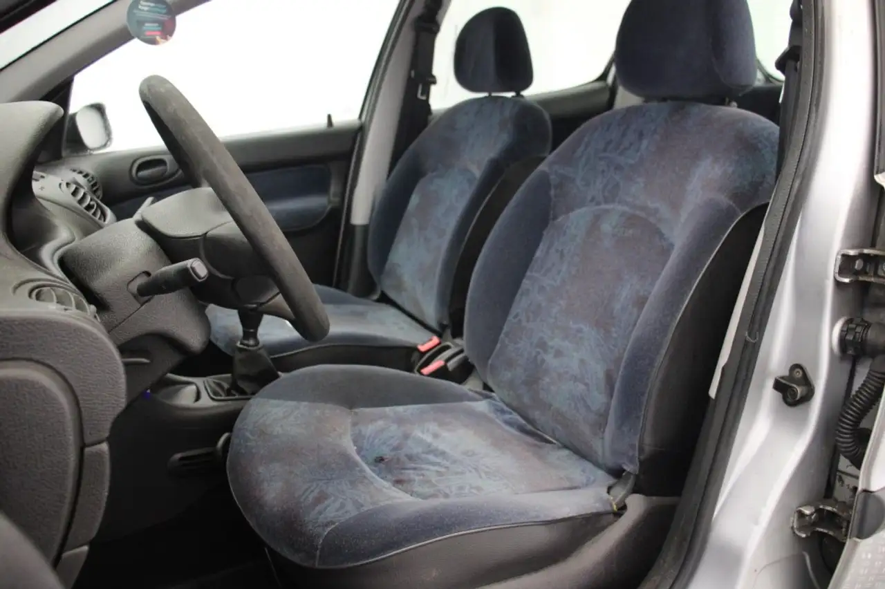 Peugeot 206 1.4 XT 5 deurs - Nieuwe APK! - Lichtmetalen Velgen, foto 5