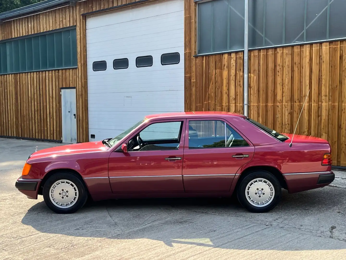 Mercedes-Benz E 200 W124 200E Automatik, SD, sehr gepflegt! Rouge - 1