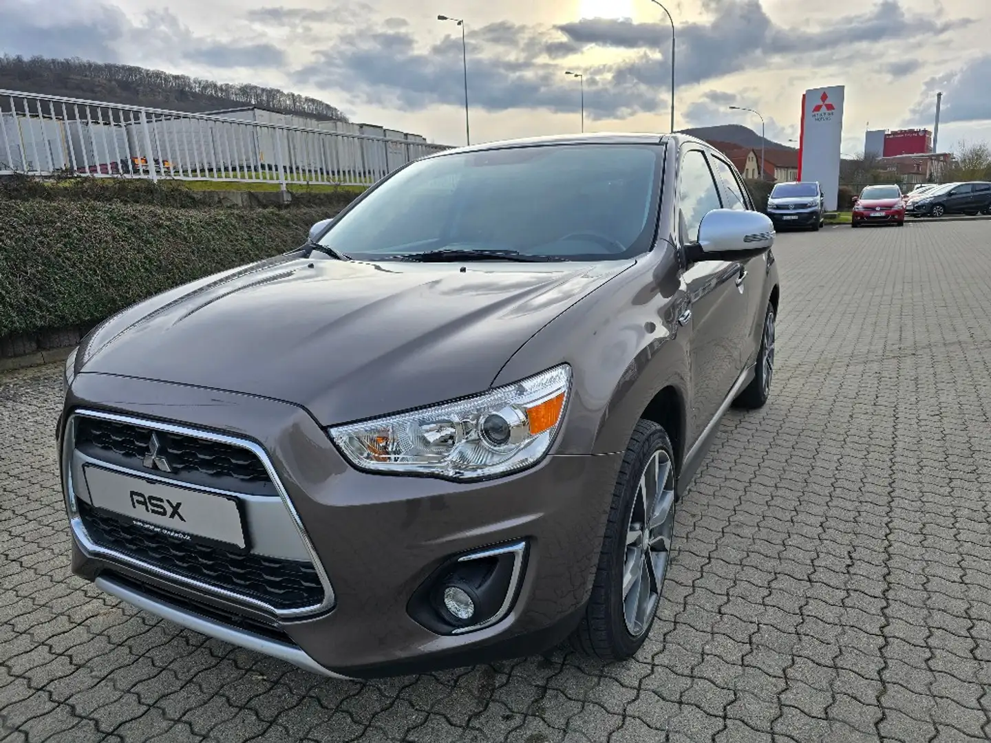 Mitsubishi ASX Diamant Edition 1.6 MIVEC Braun - 2