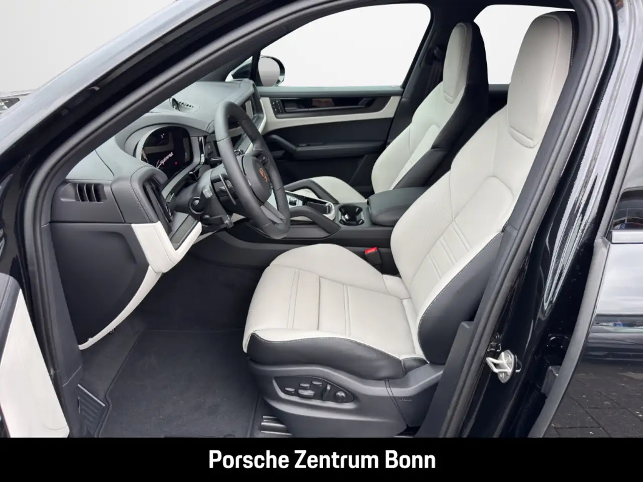 Porsche Cayenne E-Hybrid Black Edition HA-Lenkung BOSE 9