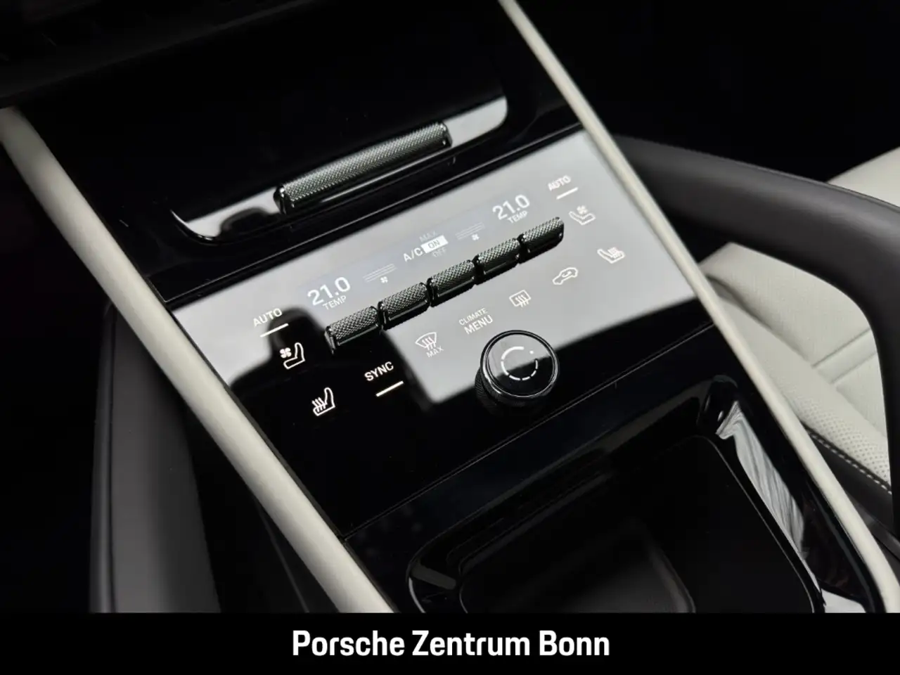 Porsche Cayenne E-Hybrid Black Edition HA-Lenkung BOSE 15