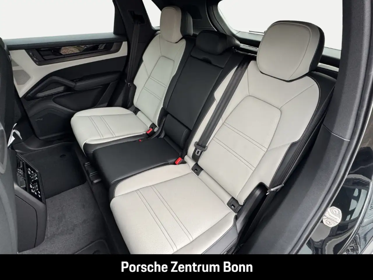 Porsche Cayenne E-Hybrid Black Edition HA-Lenkung BOSE 13