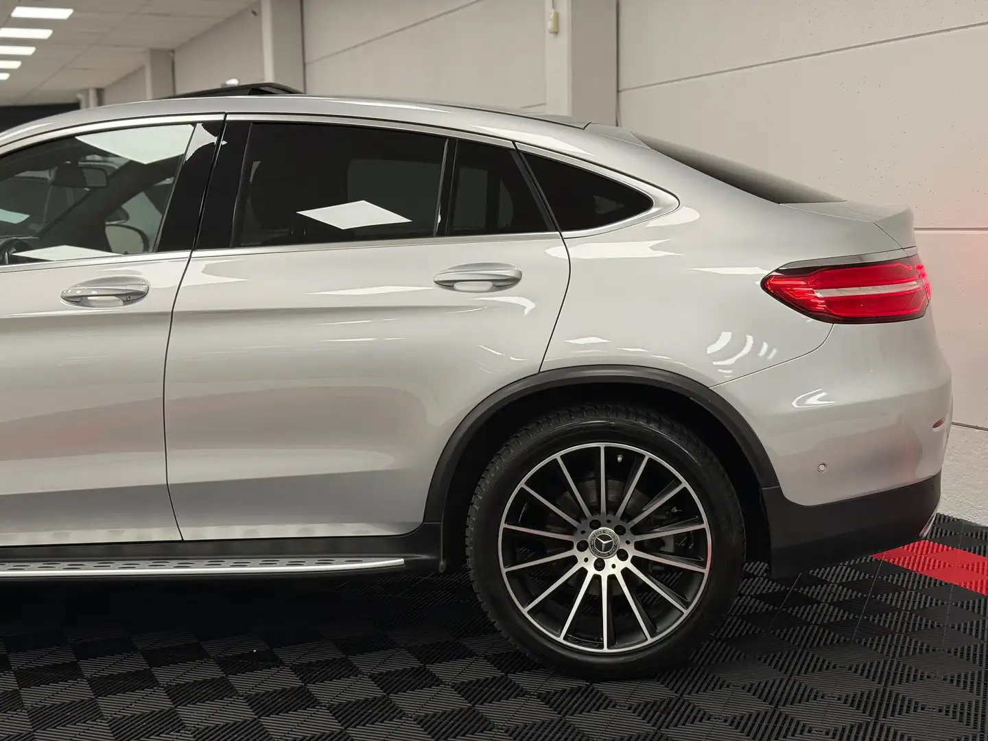 Mercedes-Benz GLC 220 d Coupé 4-Matic AMG Line CAM360 SUNROOF AMBILED Silver - 2