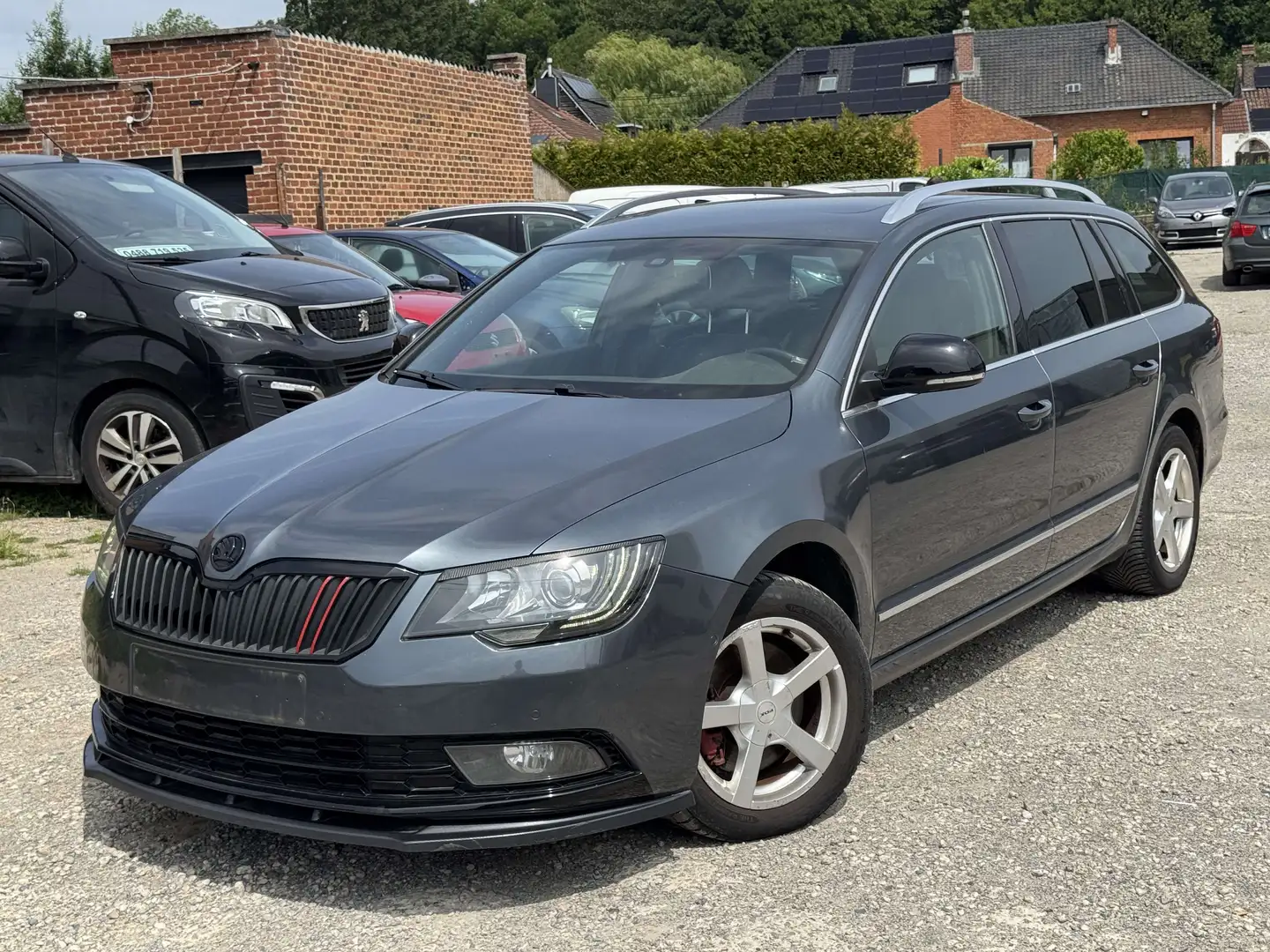 Skoda Superb SW 2.0 CR TDi 2015// 368.000km// Bte Auto// Plateado - 1