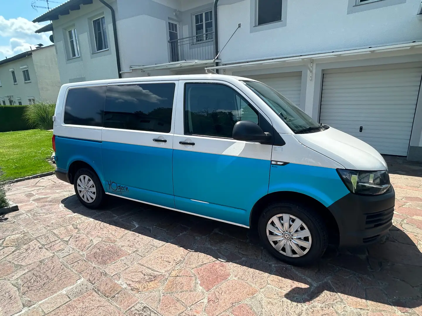 Volkswagen T6 Transporter Mit kleinem Camperausbau Weiß - 2