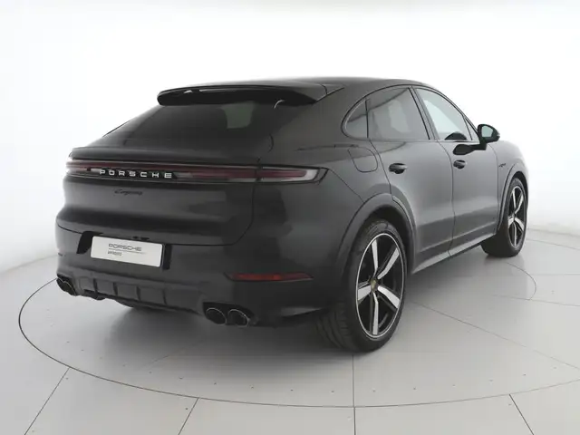 Porsche Cayenne view 2