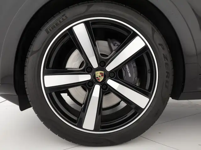 Porsche Cayenne view 6