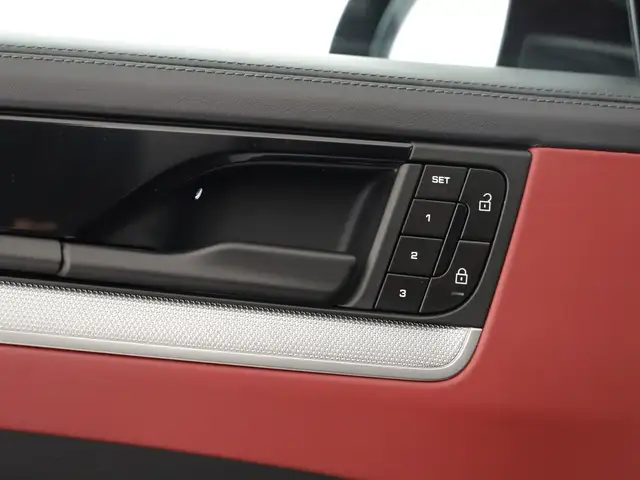 Porsche Cayenne view 16