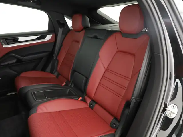 Porsche Cayenne view 12