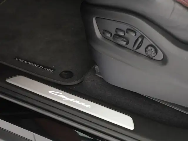 Porsche Cayenne view 11