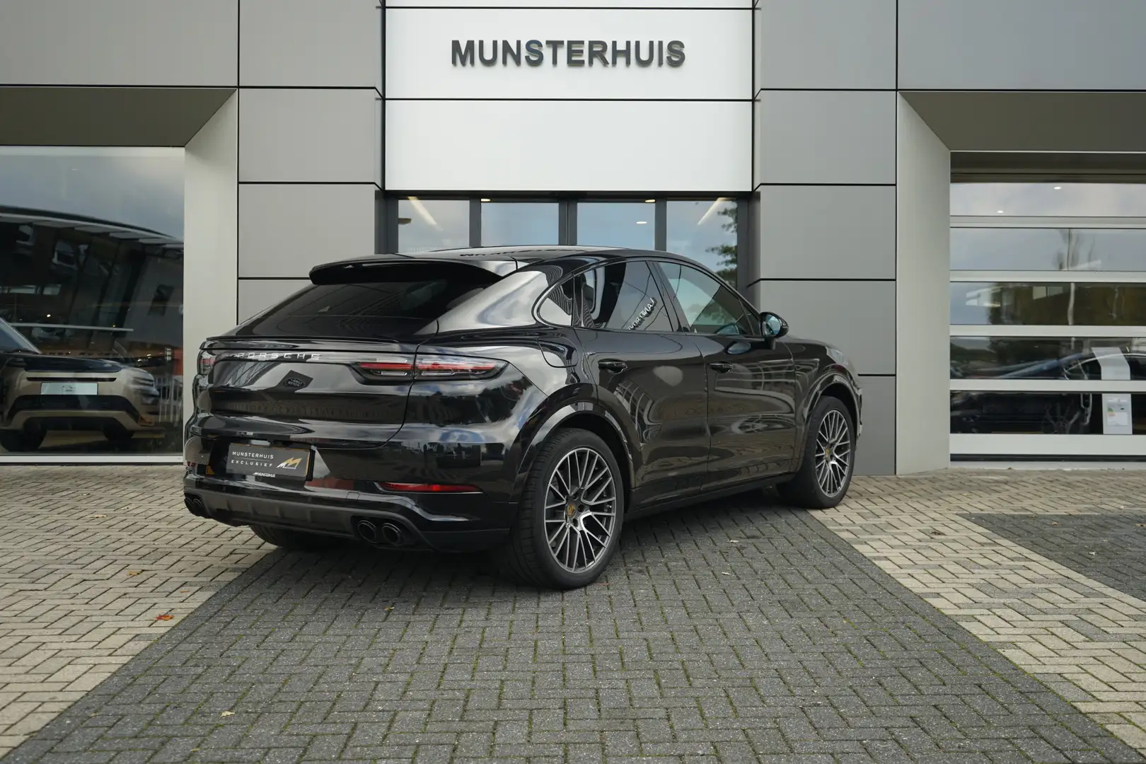 Porsche Cayenne Coupé 3.0 E-Hybrid | Soft close | Voorstoelen verw Schwarz - 2