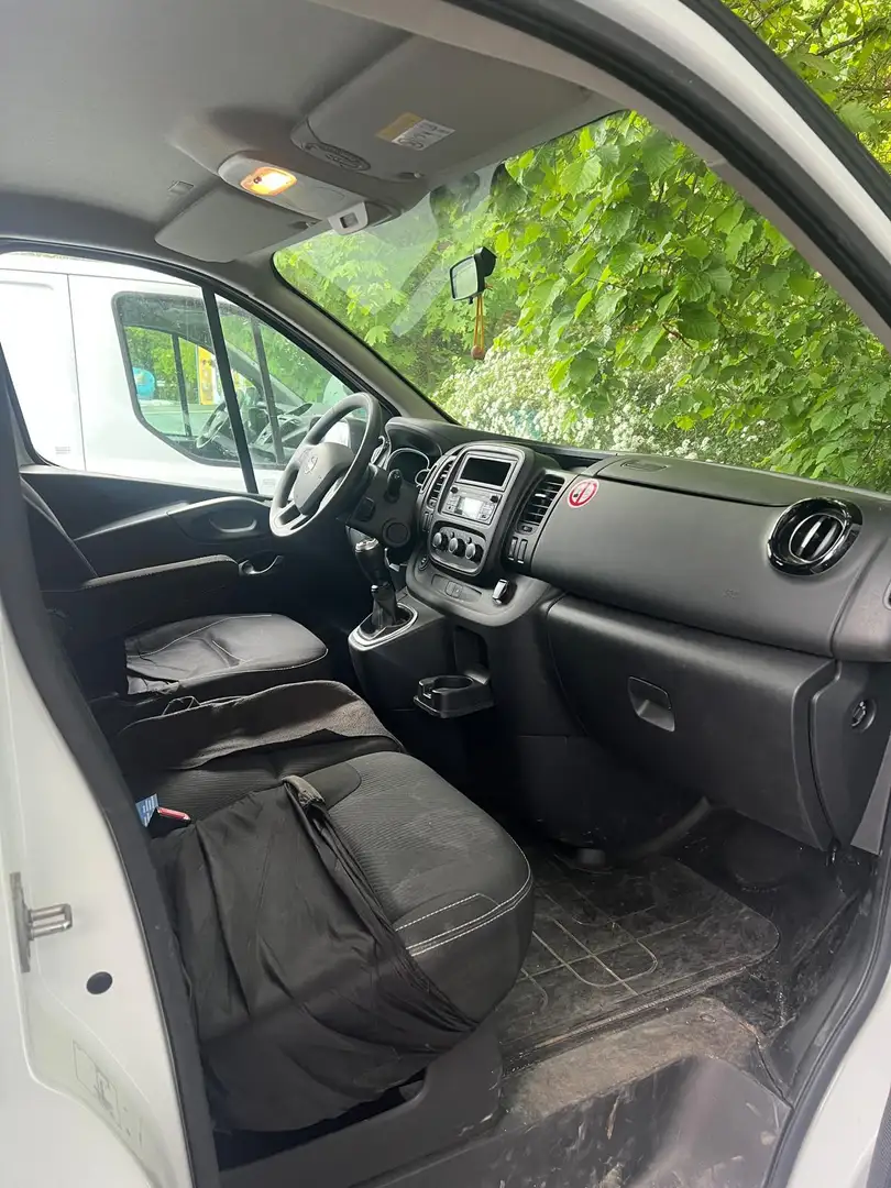 Nissan NV300 - 1