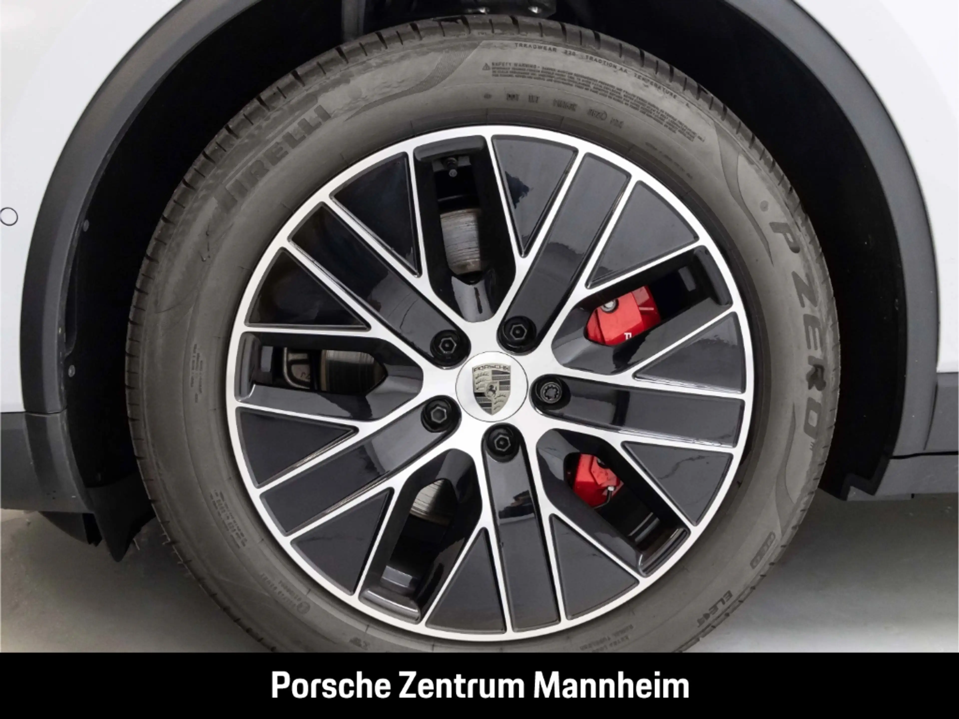 Porsche Macan 4S Anhängevorrichtung SurroundView Luft Hinterachs — photo 8