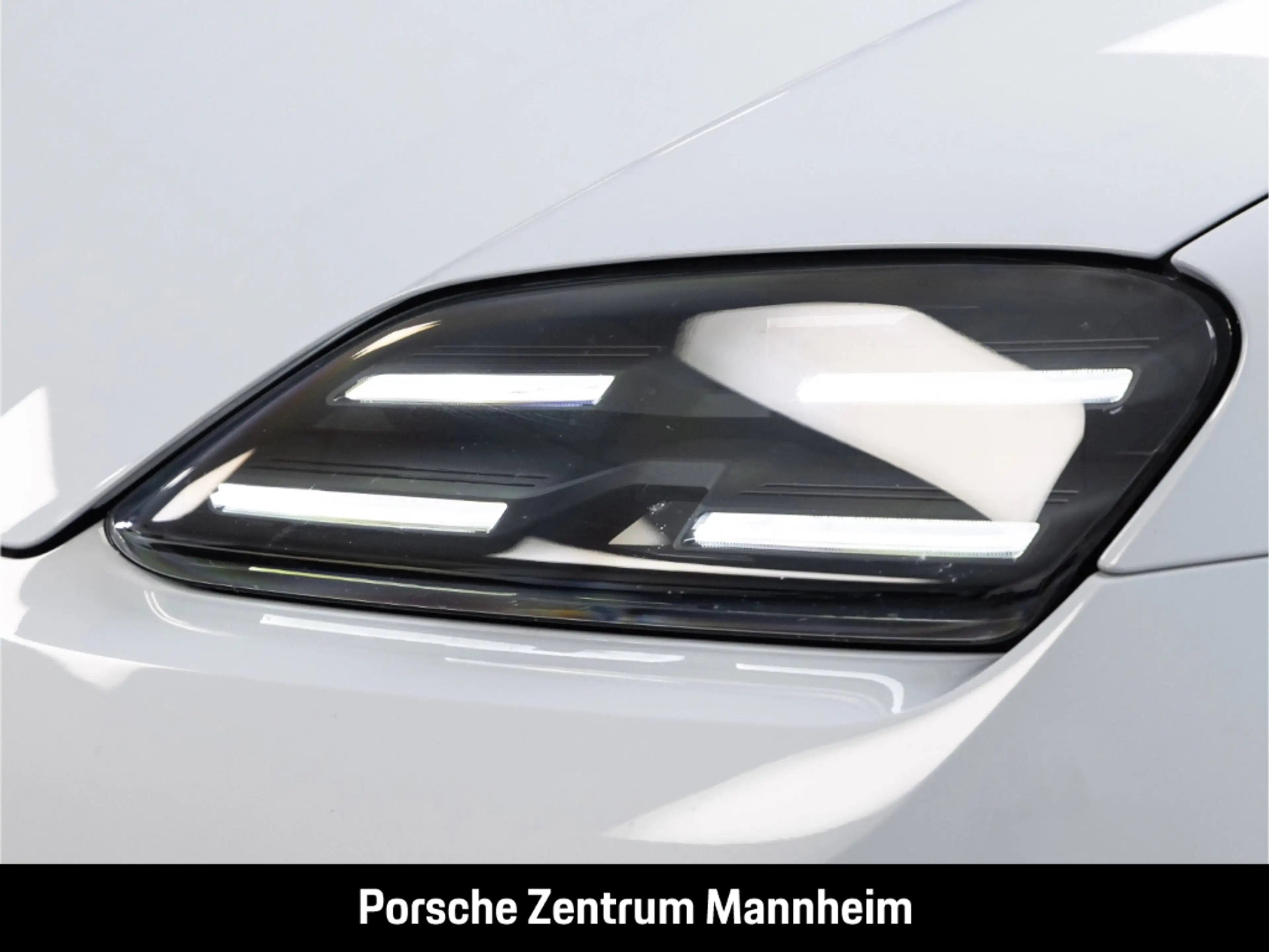 Porsche Macan 4S Anhängevorrichtung SurroundView Luft Hinterachs — photo 13