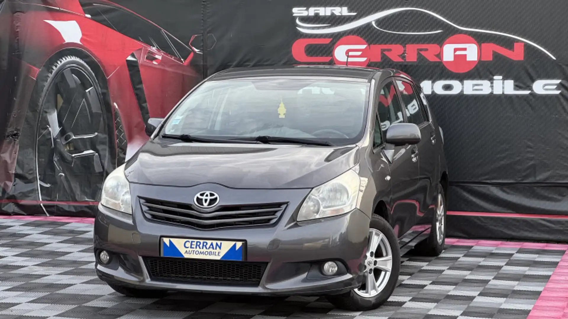 Toyota Verso 126 D-4D FAP SKYVIEW EDITION 7 PLACES Gris - 1