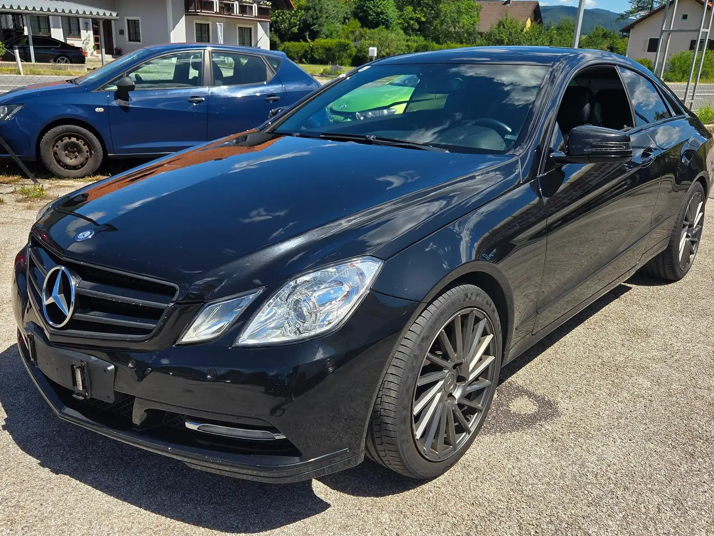 Mercedes-Benz E 220 E 220 BlueEfficiency CDI Aut. Schwarz - 1