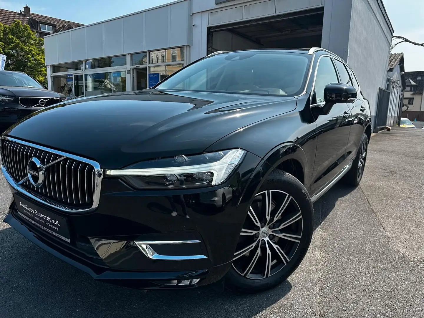 Volvo XC60 B4 AWD Inscription, Pano, Standheizung,ACC Noir - 1