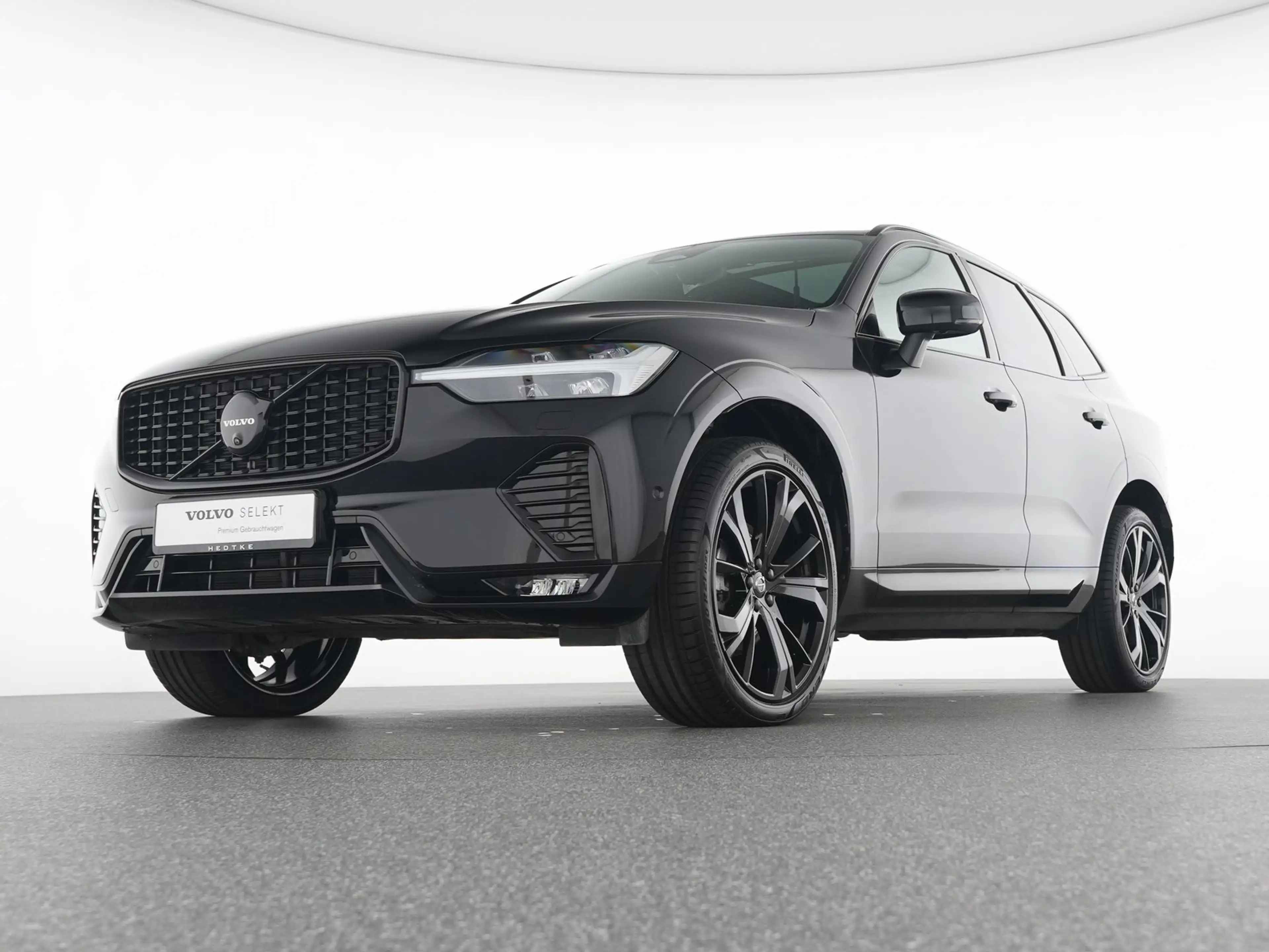 Volvo XC60 B5 AWD Plus Black Edition B&W-SOUND*AHK*360 — photo 7