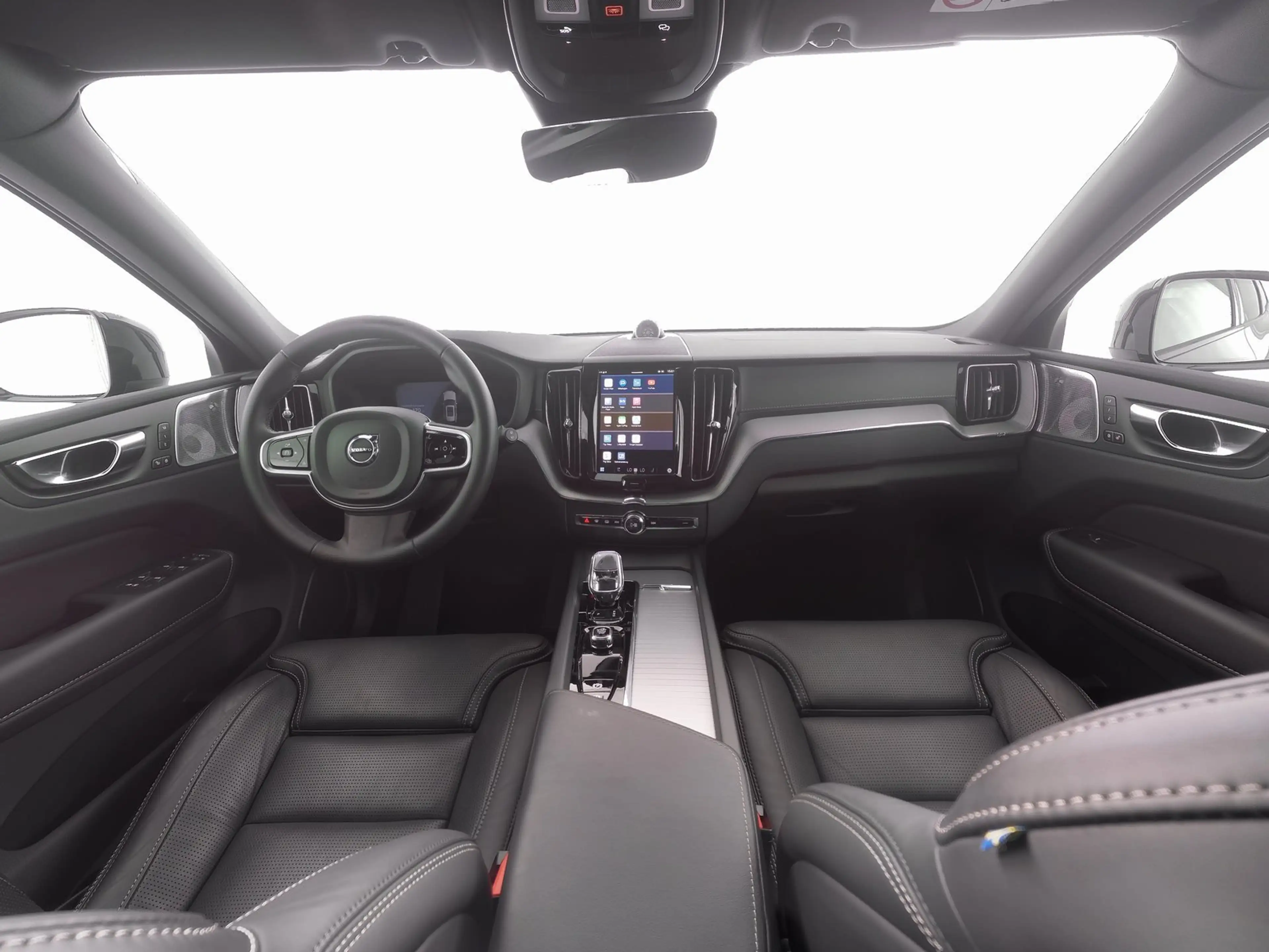 Volvo XC60 B5 AWD Plus Black Edition B&W-SOUND*AHK*360 — photo 3