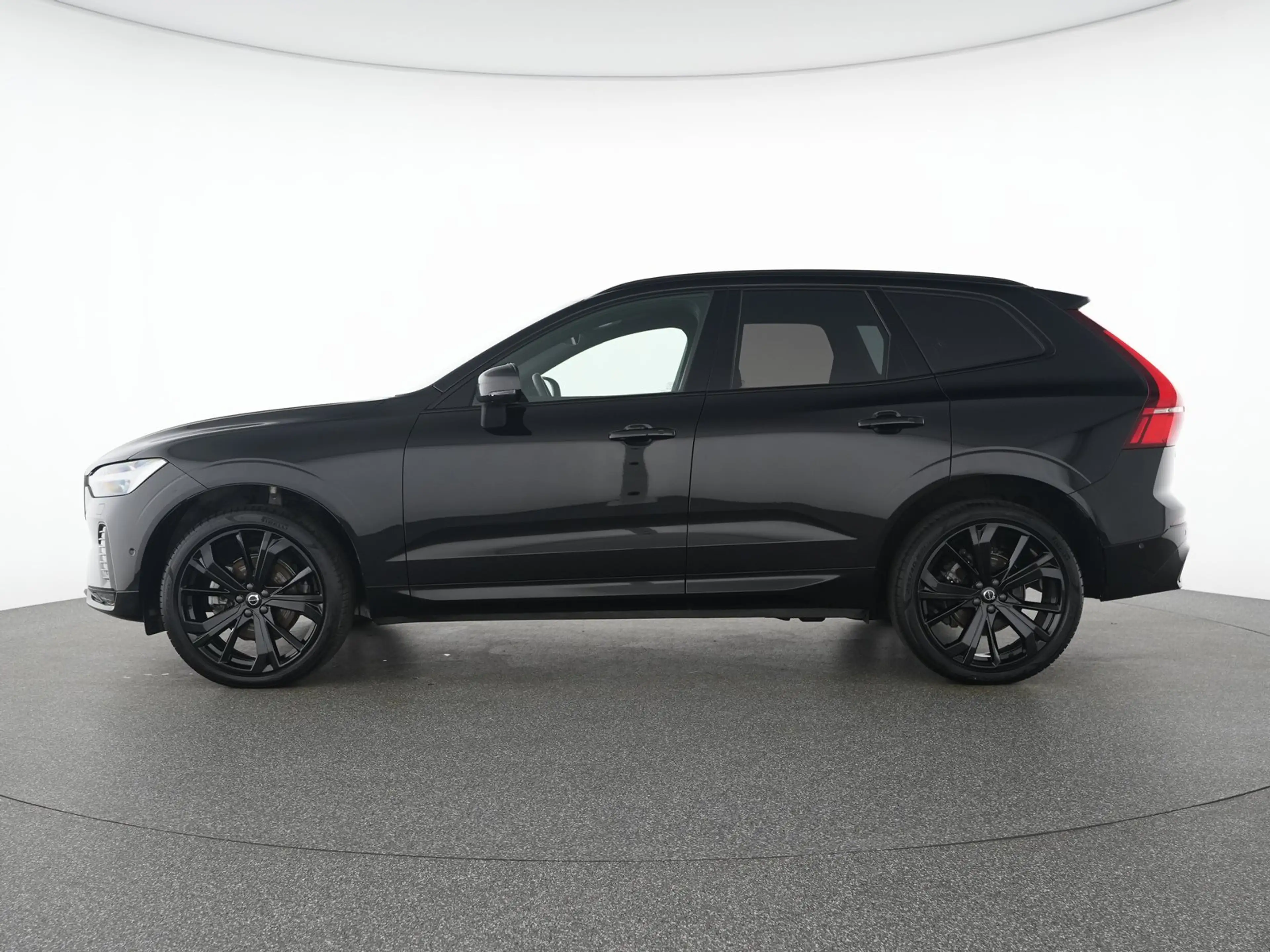 Volvo XC60 B5 AWD Plus Black Edition B&W-SOUND*AHK*360 — photo 11