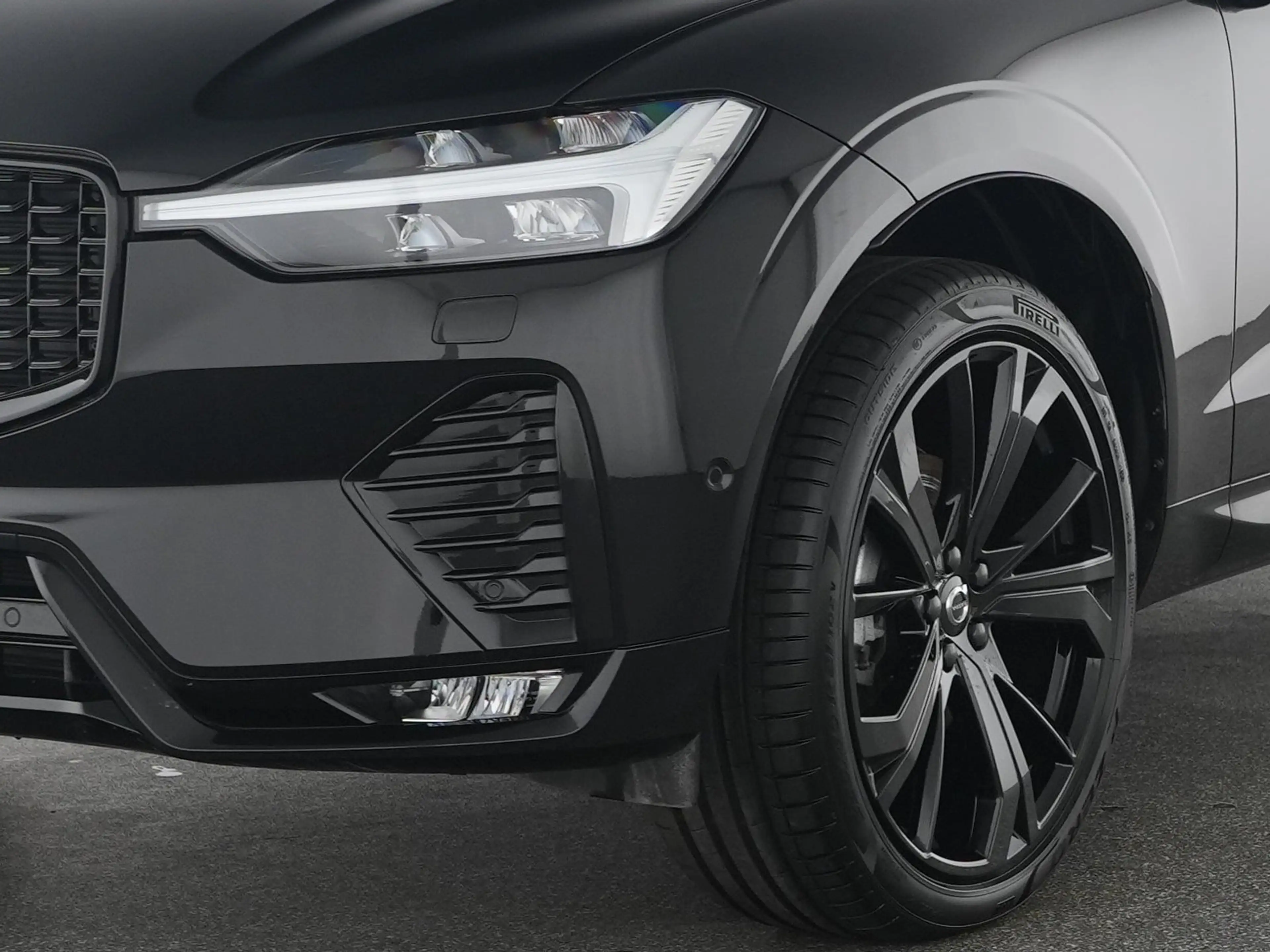 Volvo XC60 B5 AWD Plus Black Edition B&W-SOUND*AHK*360 — photo 9