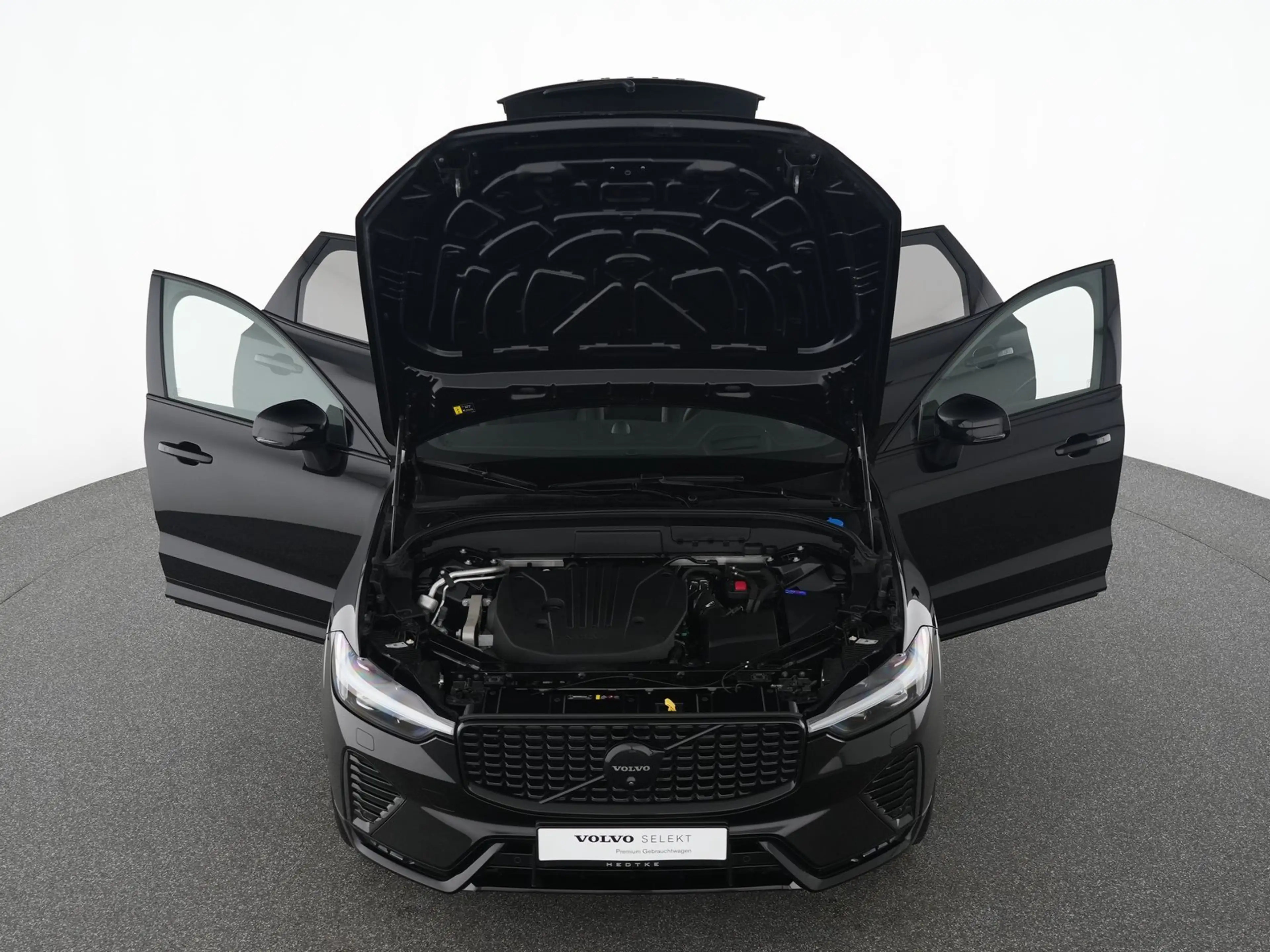Volvo XC60 B5 AWD Plus Black Edition B&W-SOUND*AHK*360 — photo 13