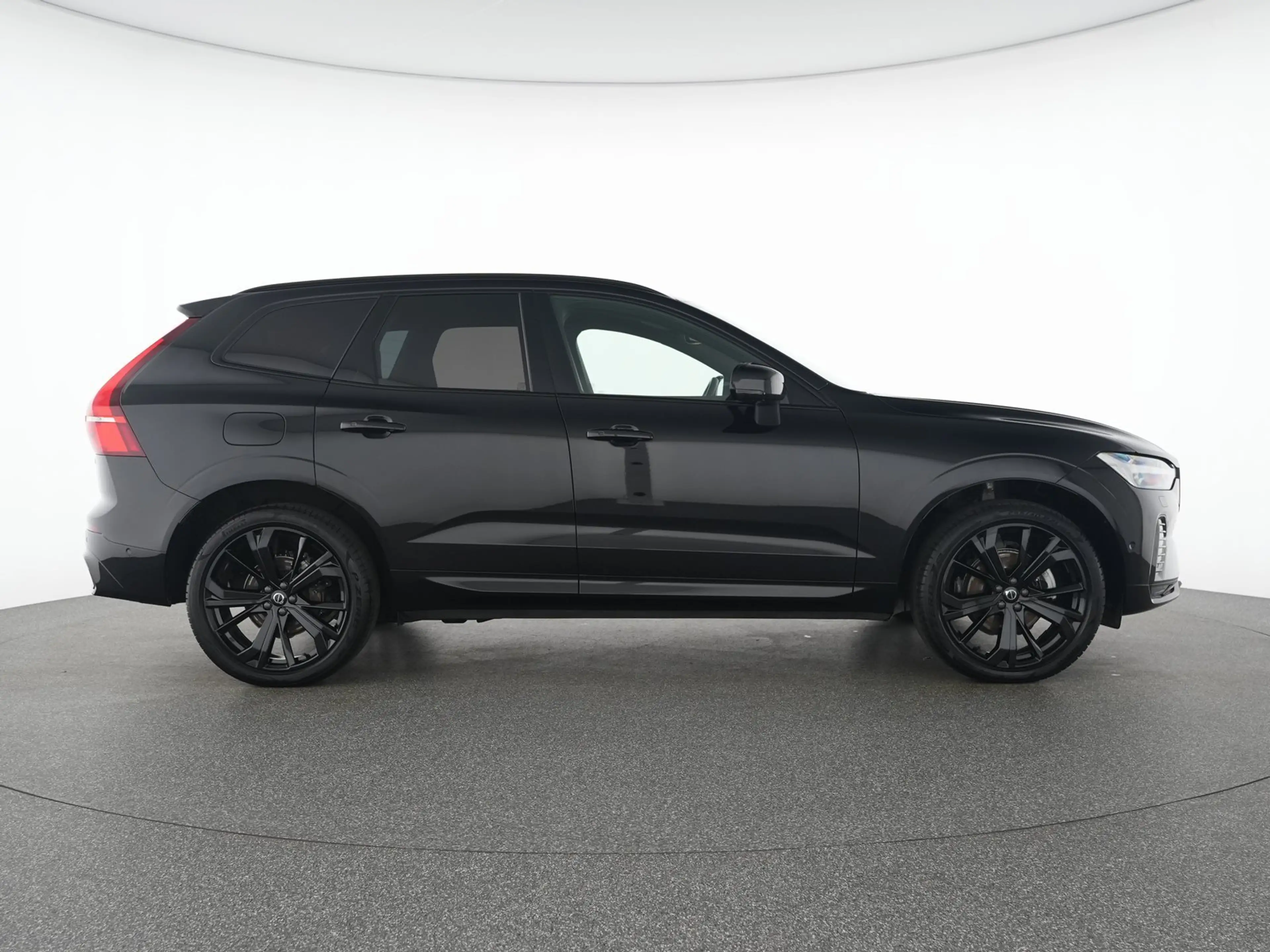 Volvo XC60 B5 AWD Plus Black Edition B&W-SOUND*AHK*360 — photo 12