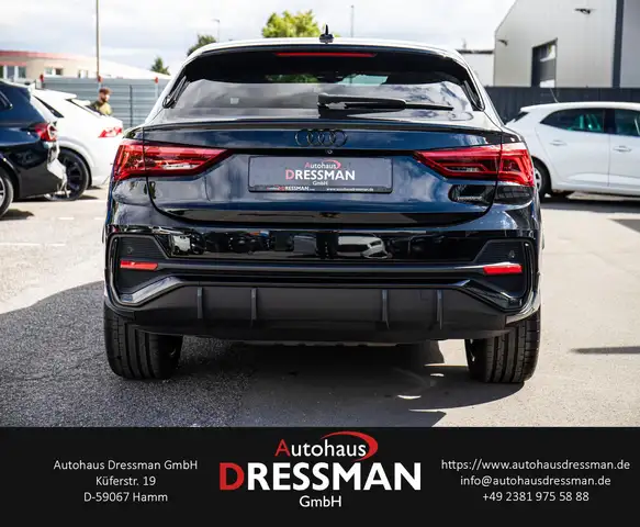 Audi Q3 view 5