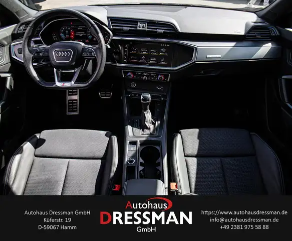 Audi Q3 view 14