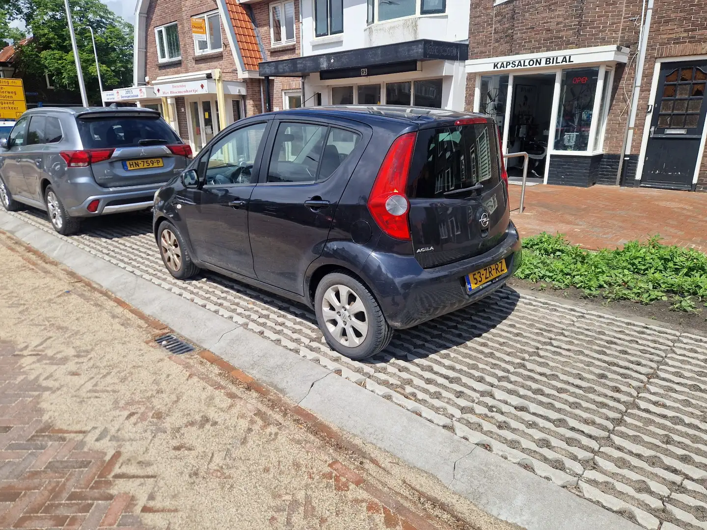 Opel Agila 1.2 Enjoy Zwart - 1