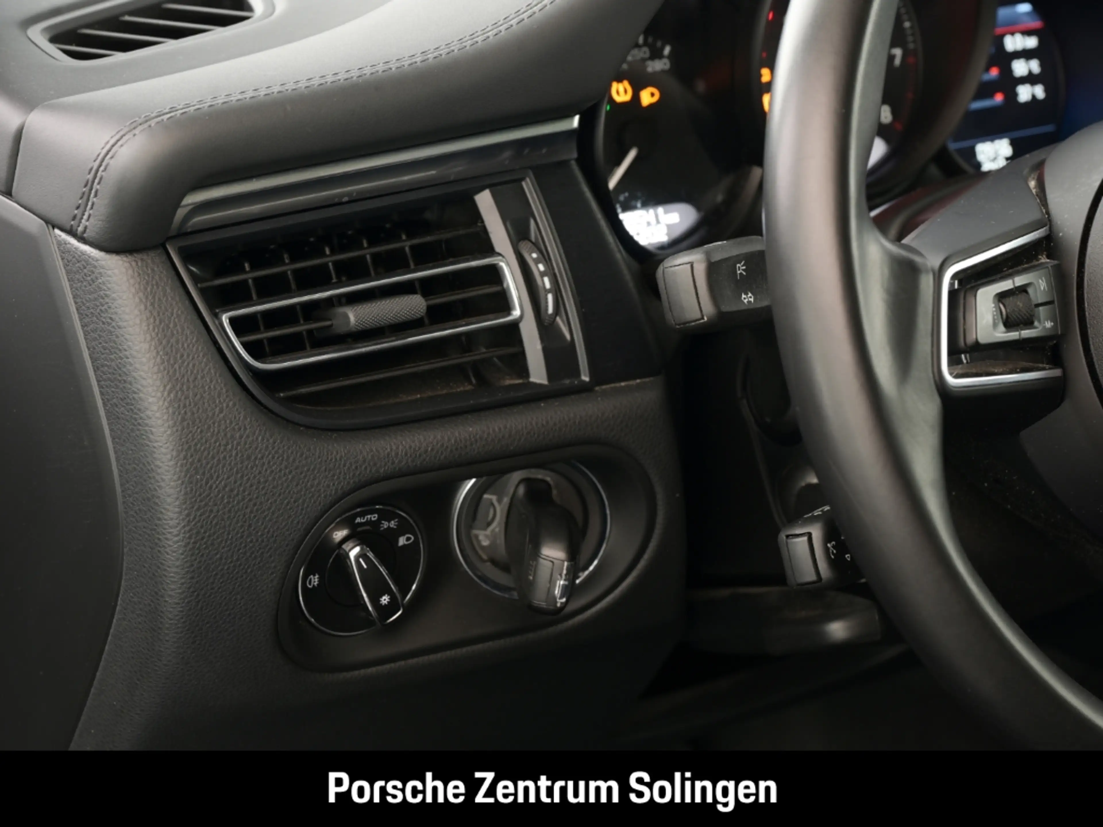 Porsche Macan GTS PANO LUFT AHK 21'' PRIVACY 1. Hand — photo 12