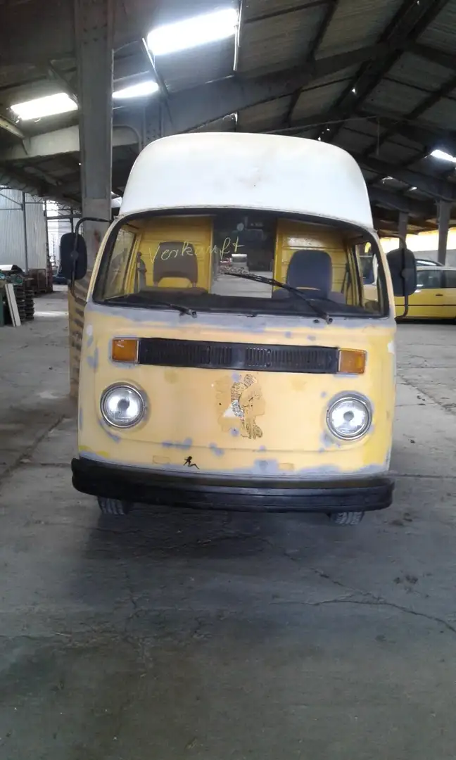 Volkswagen T2 Geel - 1