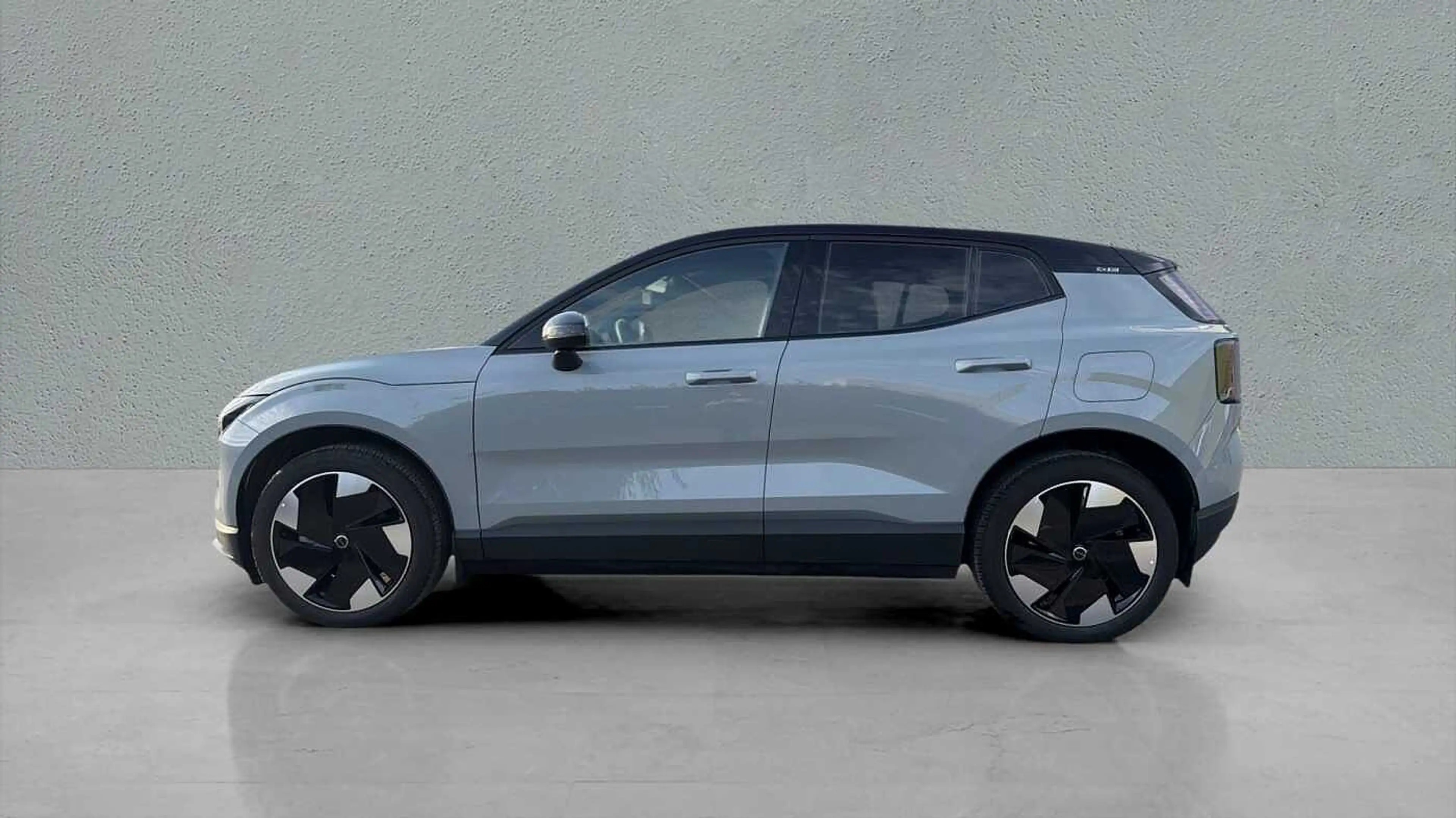 Volvo EX30 Plus, Single Motor Extended Range — photo 3